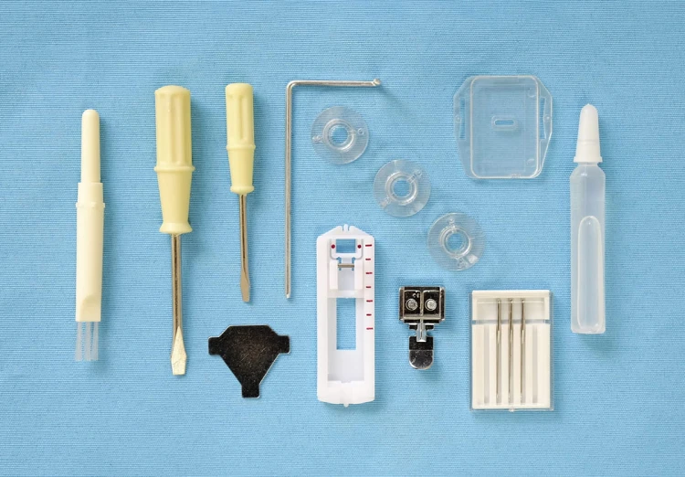 Maszyna do szycia ŁUCZNIK 555 Laura + 10 STOPEK + GRATISY!