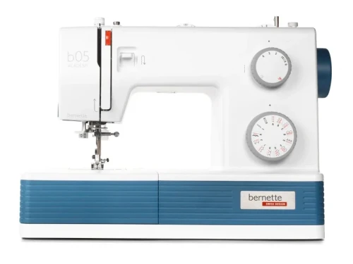 bernette-heavy-duty-05-academy-maszyna-do-szycia-mocna-stol.webp