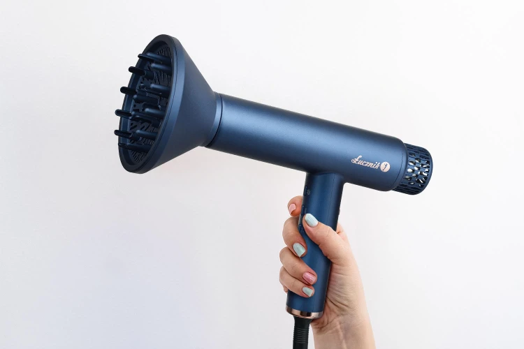 Suszarka-do-wlosow-BLDC-Lucznik-HyperAir-IQ-1-0-Midnight-Blue-1800W-funkcja-jonizacji-ujemnej-2100_1.jpg
